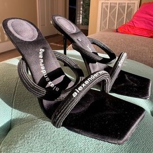 Brand new. Never worn. Size 40